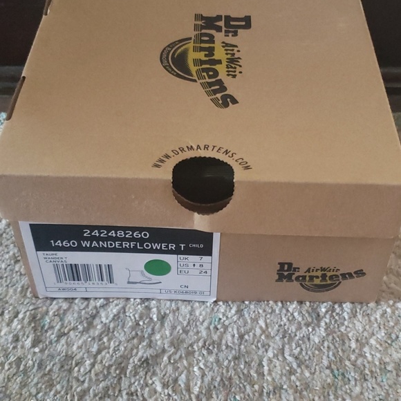 dr martens wanderflower